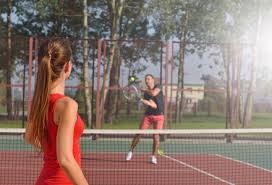 第35分钟，卡尔弗特-勒温头球击中门柱……差之毫厘！ 来源：The United Stand